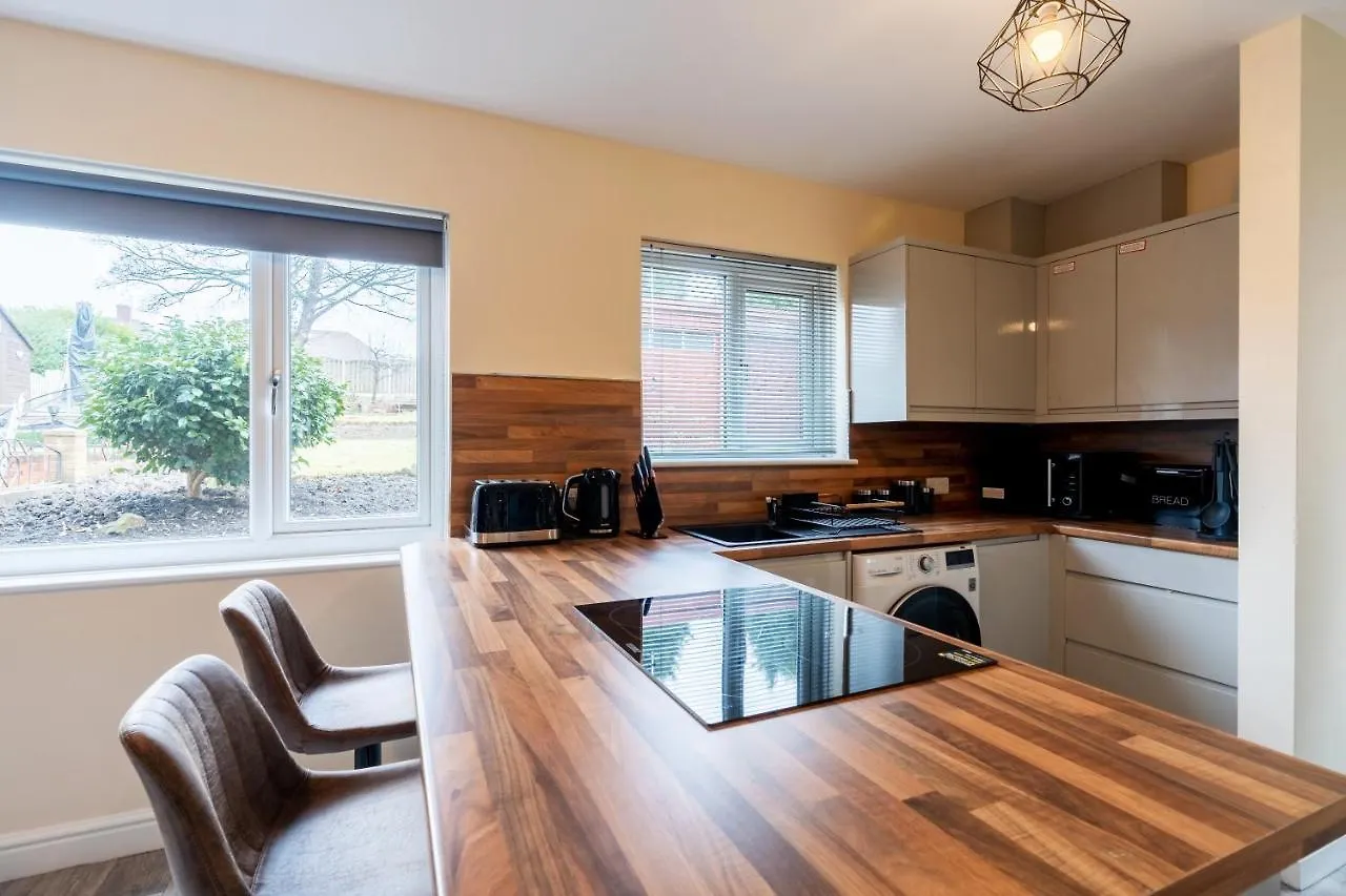 Guests Rated Exceptional 3 Bed House, Homely Comforts , Close To Amenities And Centre Sheffield