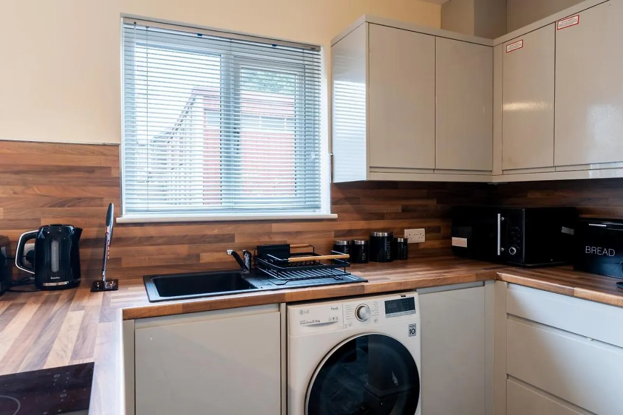Guests Rated Exceptional 3 Bed House, Homely Comforts , Close To Amenities And Centre Sheffield
