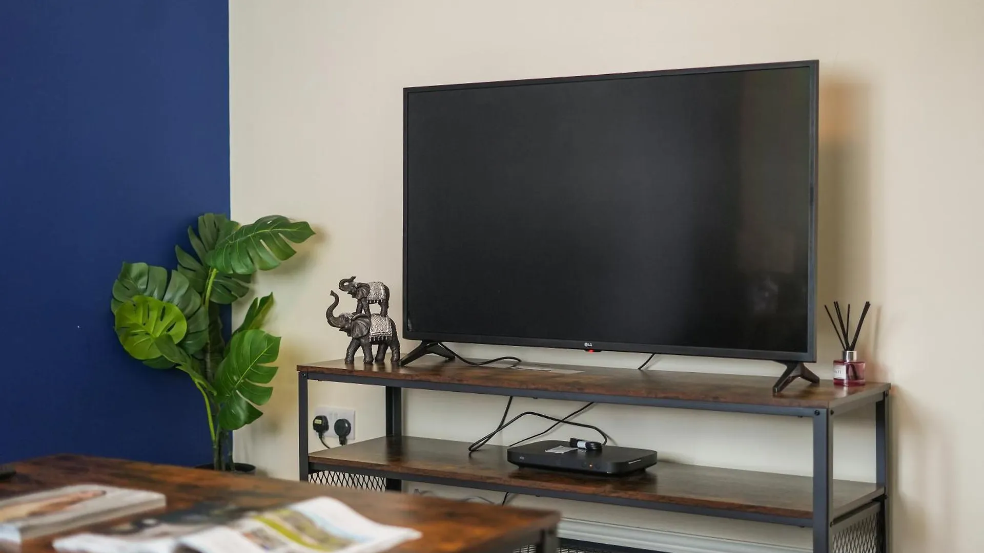 Guests Rated Exceptional 3 Bed House, Homely Comforts , Close To Amenities And Centre Sheffield 0*,