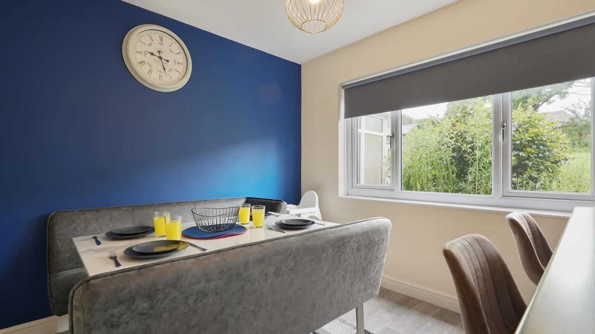 Guests Rated Exceptional 3 Bed House, Homely Comforts , Close To Amenities And Centre Sheffield 0*,