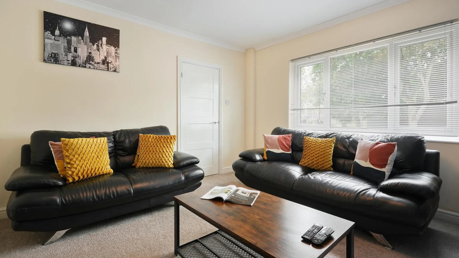 Guests Rated Exceptional 3 Bed House, Homely Comforts , Close To Amenities And Centre Sheffield Lejlighed
