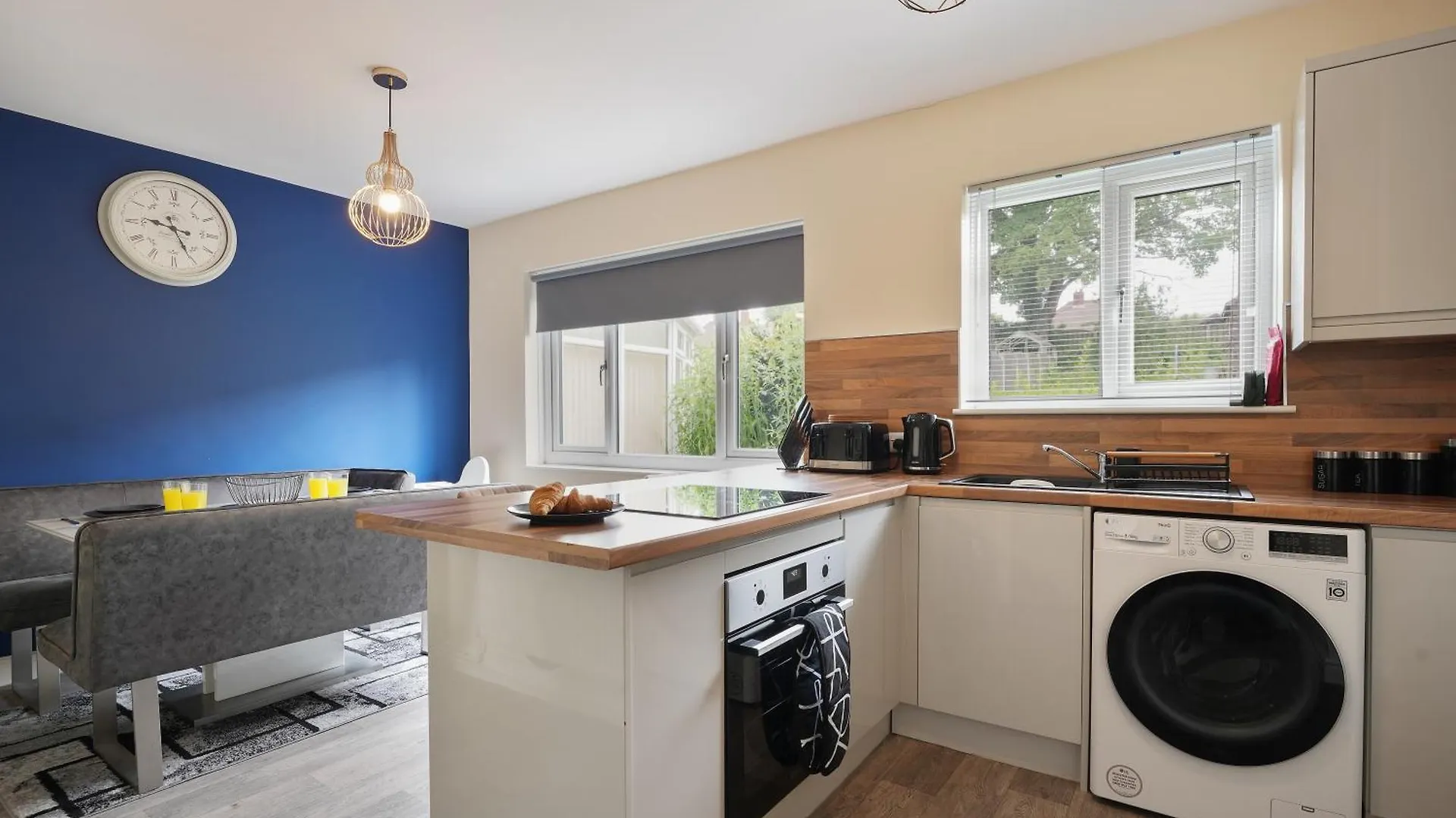 Guests Rated Exceptional 3 Bed House, Homely Comforts , Close To Amenities And Centre Sheffield Storbritannien